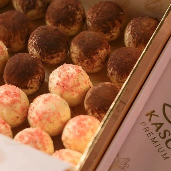 Red fruity and tiramisu truffles (small box)